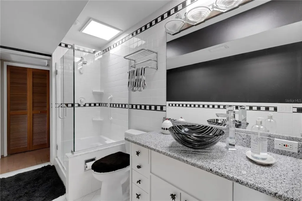 62 Sandy Hook Road S Sarasota FL 34242