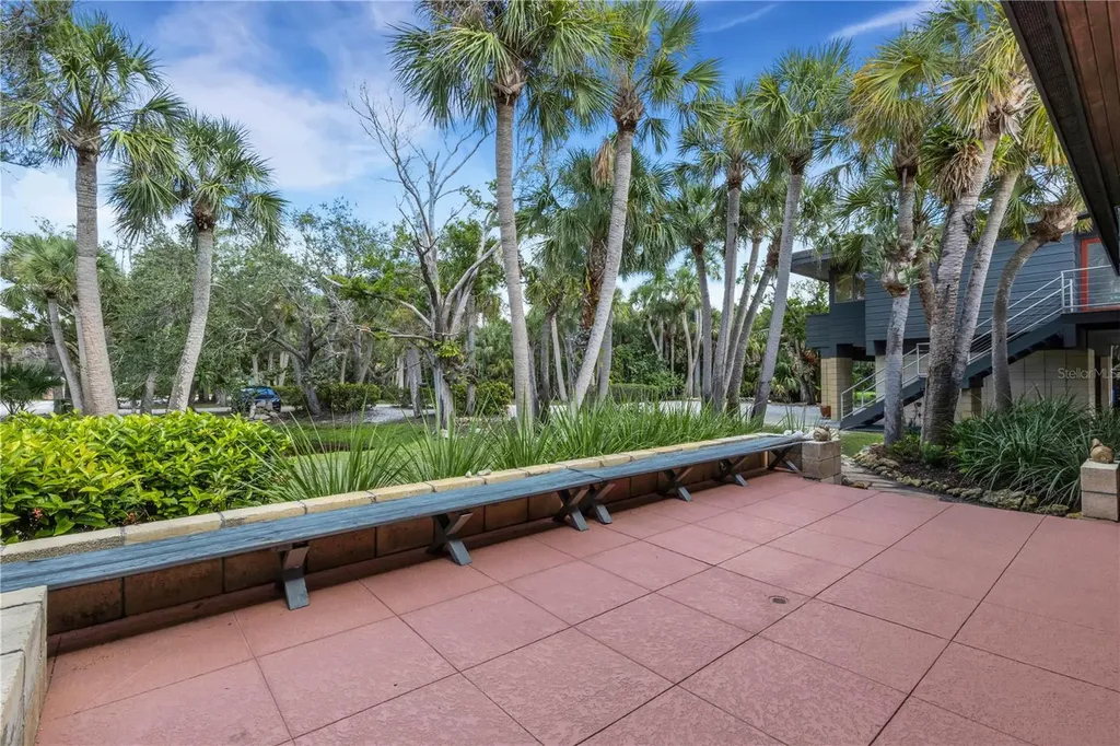 62 Sandy Hook Road S Sarasota FL 34242