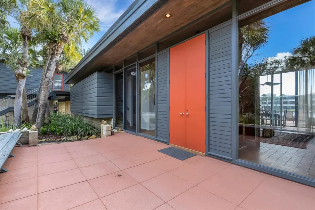 62 Sandy Hook Road S Sarasota FL 34242