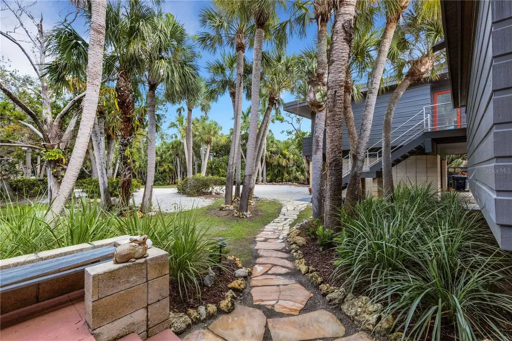 62 Sandy Hook Road S Sarasota FL 34242