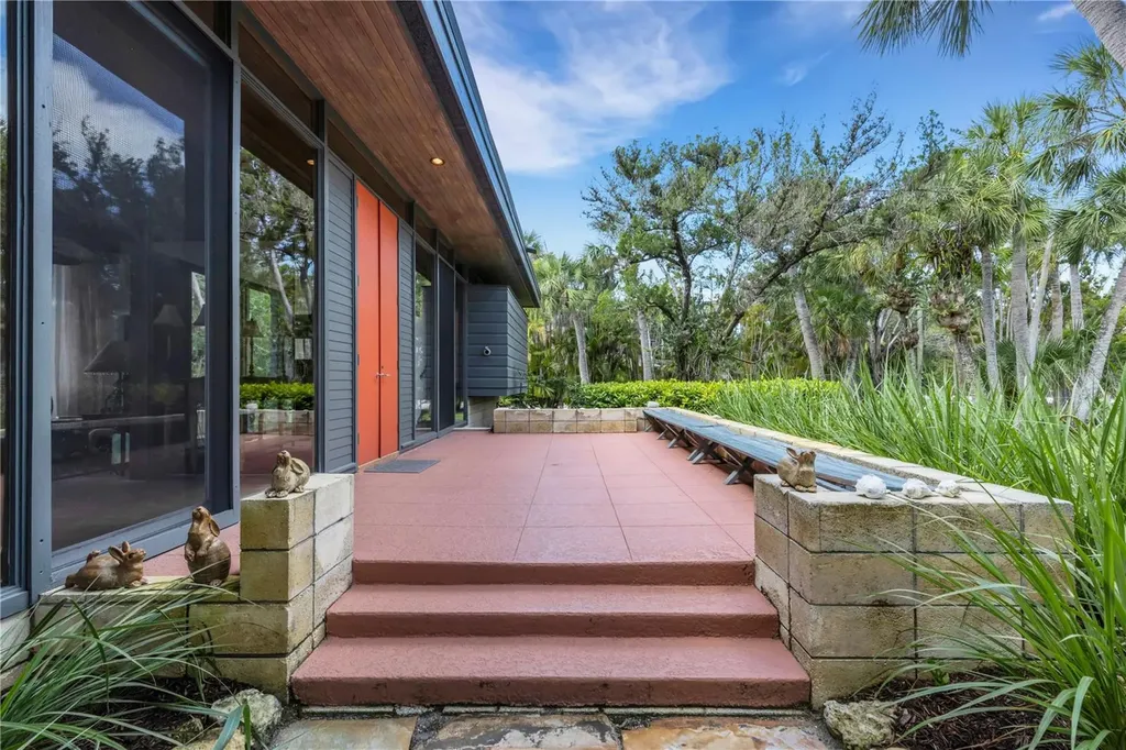 62 Sandy Hook Road S Sarasota FL 34242
