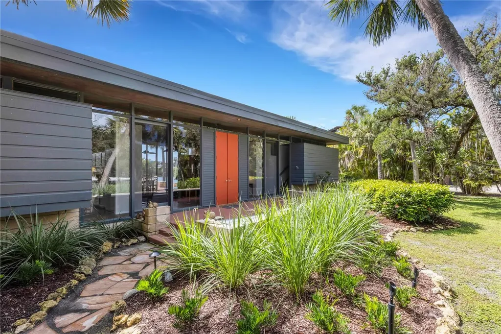 62 Sandy Hook Road S Sarasota FL 34242