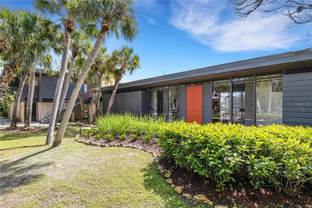 62 Sandy Hook Road S Sarasota FL 34242