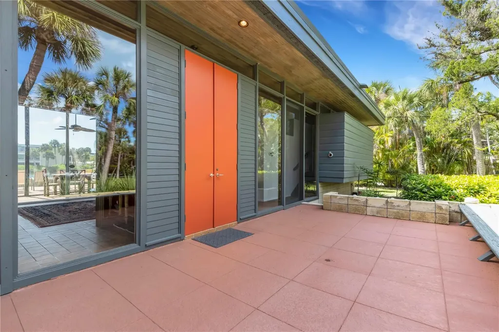 62 Sandy Hook Road S Sarasota FL 34242