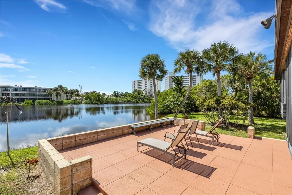 62 Sandy Hook Road S Sarasota FL 34242