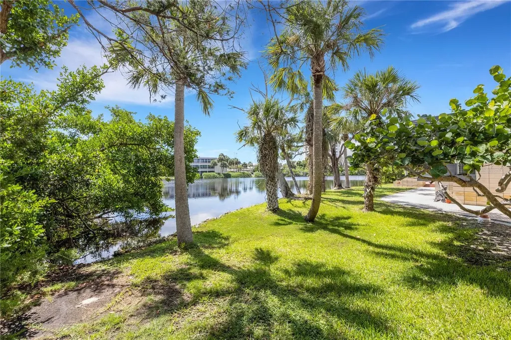 62 Sandy Hook Road S Sarasota FL 34242