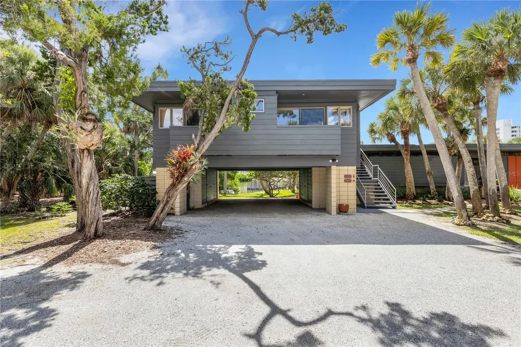 62 Sandy Hook Road S Sarasota FL 34242