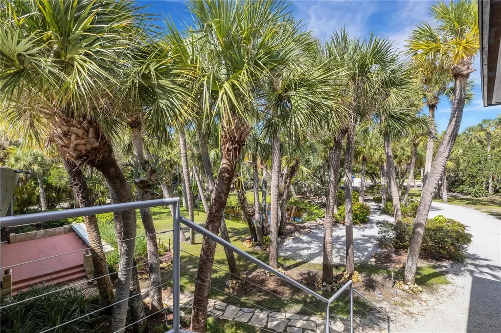 62 Sandy Hook Road S Sarasota FL 34242