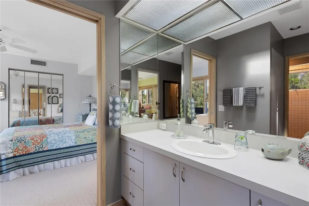 62 Sandy Hook Road S Sarasota FL 34242