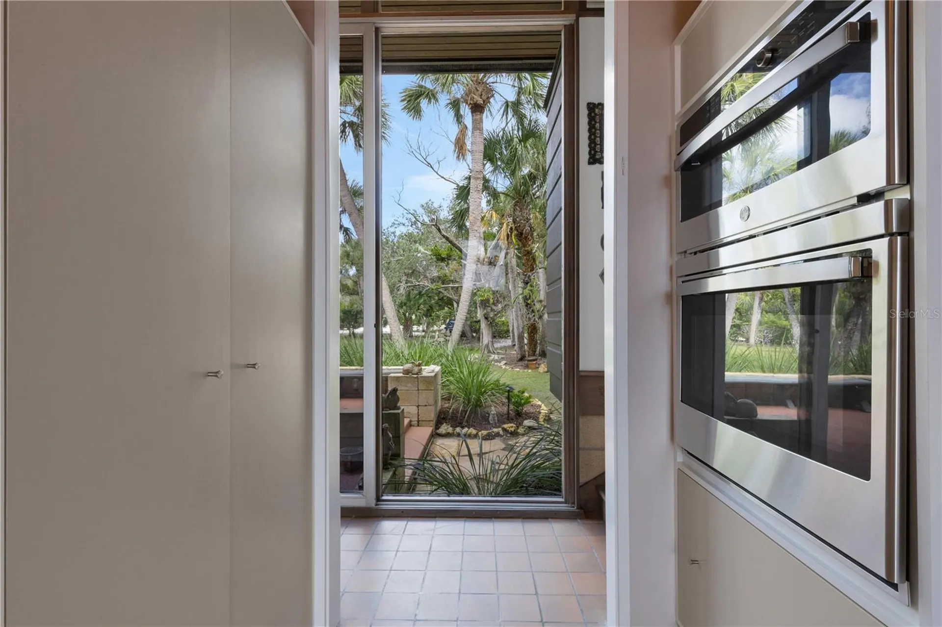 62 Sandy Hook Road S Sarasota FL 34242
