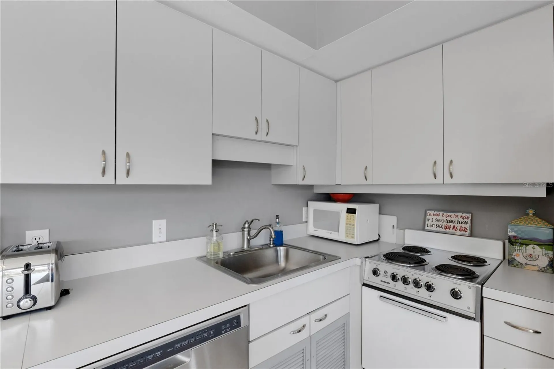 62 Sandy Hook Road S Sarasota FL 34242