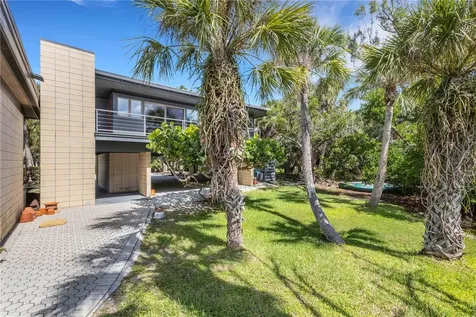 62 Sandy Hook Road S Sarasota FL 34242