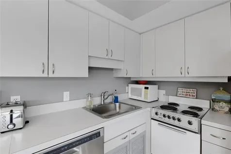 62 Sandy Hook Road S Sarasota FL 34242