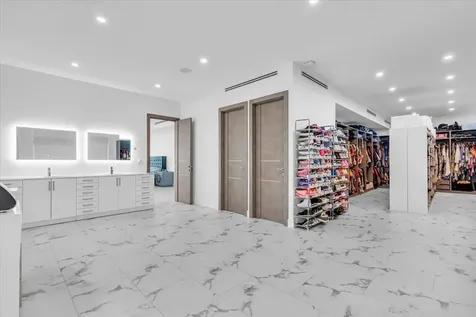 4035 Bay Shore Road Sarasota FL 34234