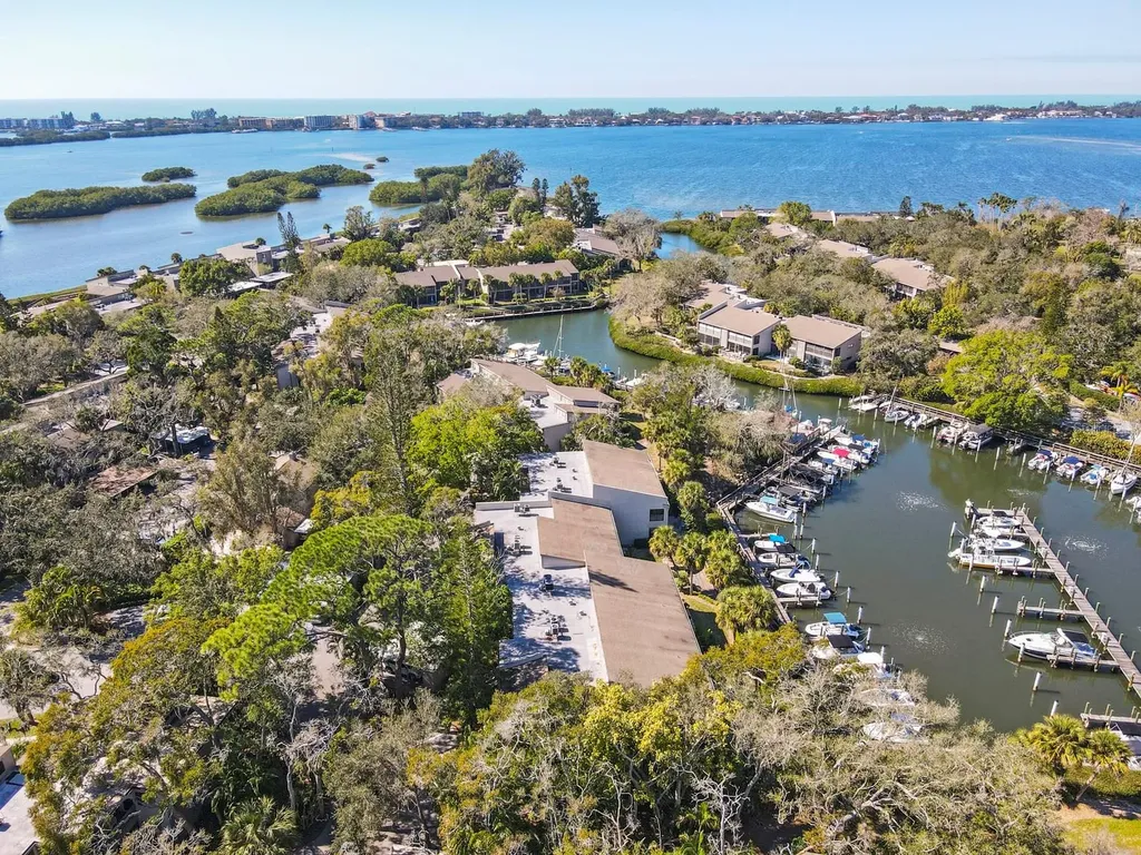 1627 Boathouse Circle Sarasota FL 34231