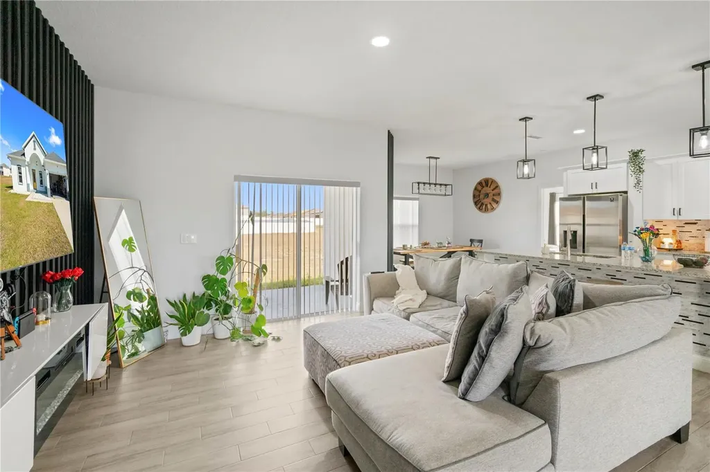 817 Desmoines Place Kissimmee FL 34759