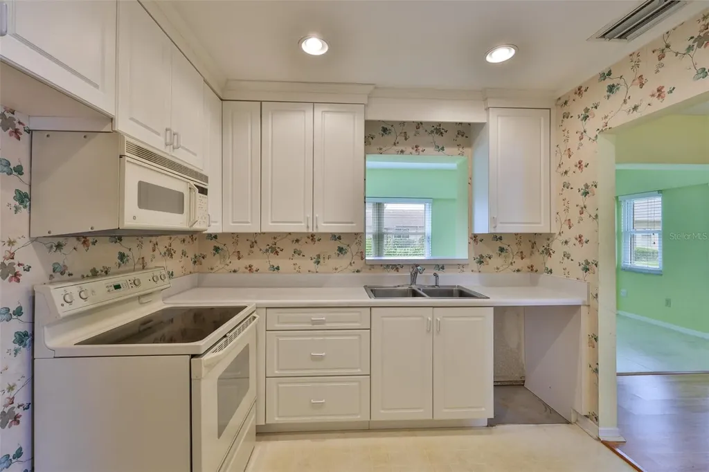 1908 Canterbury Lane Sun City Center FL 33573