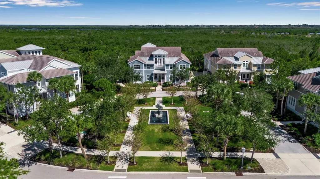 321 Sapphire Lake Drive Bradenton FL 34209