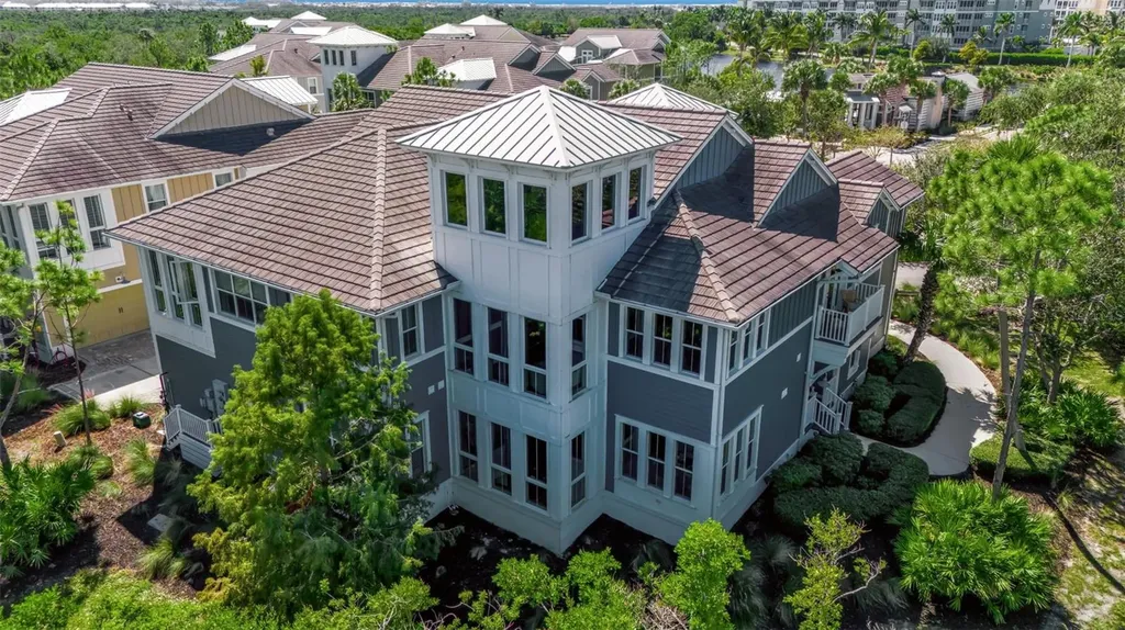 321 Sapphire Lake Drive Bradenton FL 34209