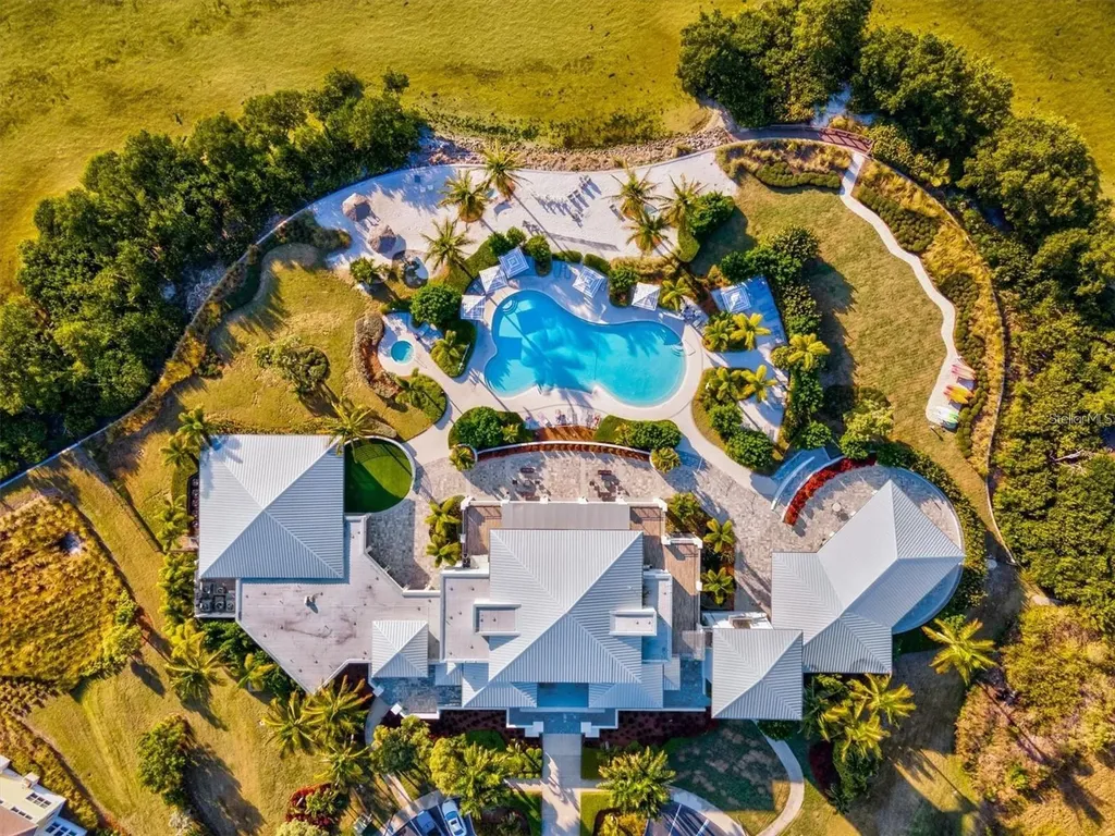 321 Sapphire Lake Drive Bradenton FL 34209