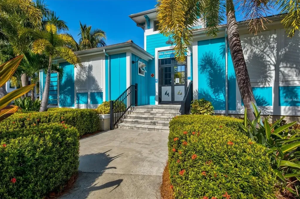 321 Sapphire Lake Drive Bradenton FL 34209