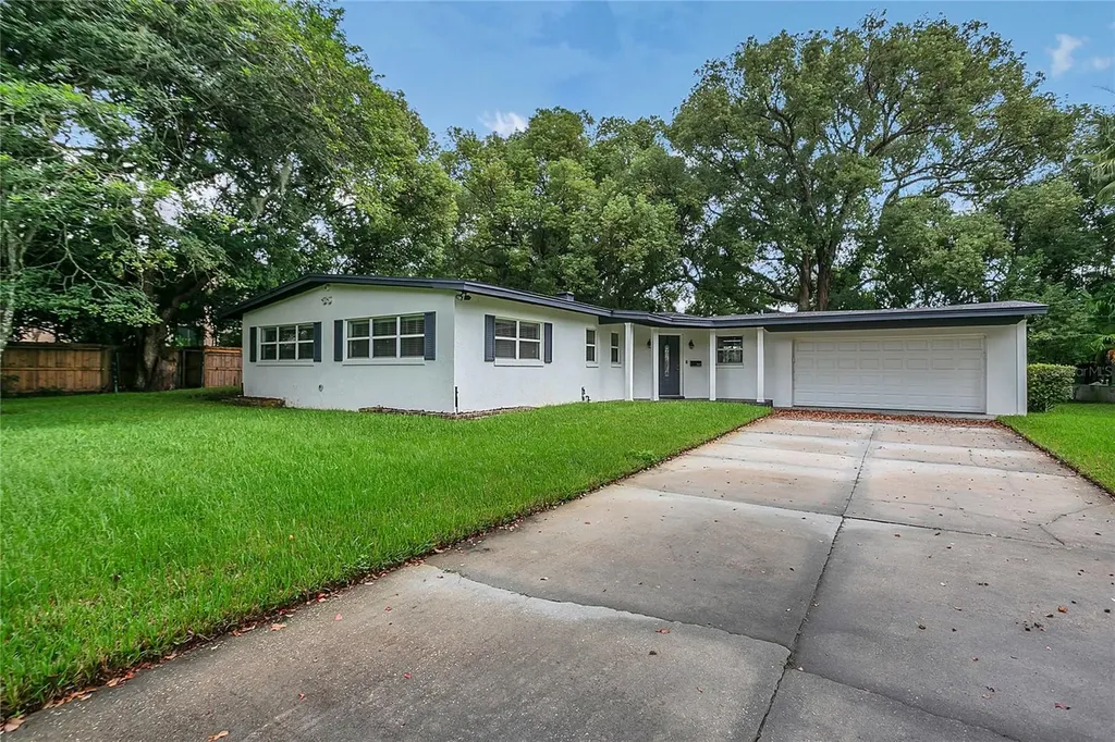 2913 Carmia Drive Orlando FL 32806