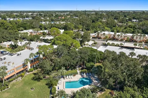 182 Pineneedle Drive Bradenton FL 34210