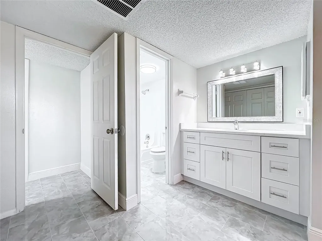 802 Sky Lake Circle Orlando FL 32809