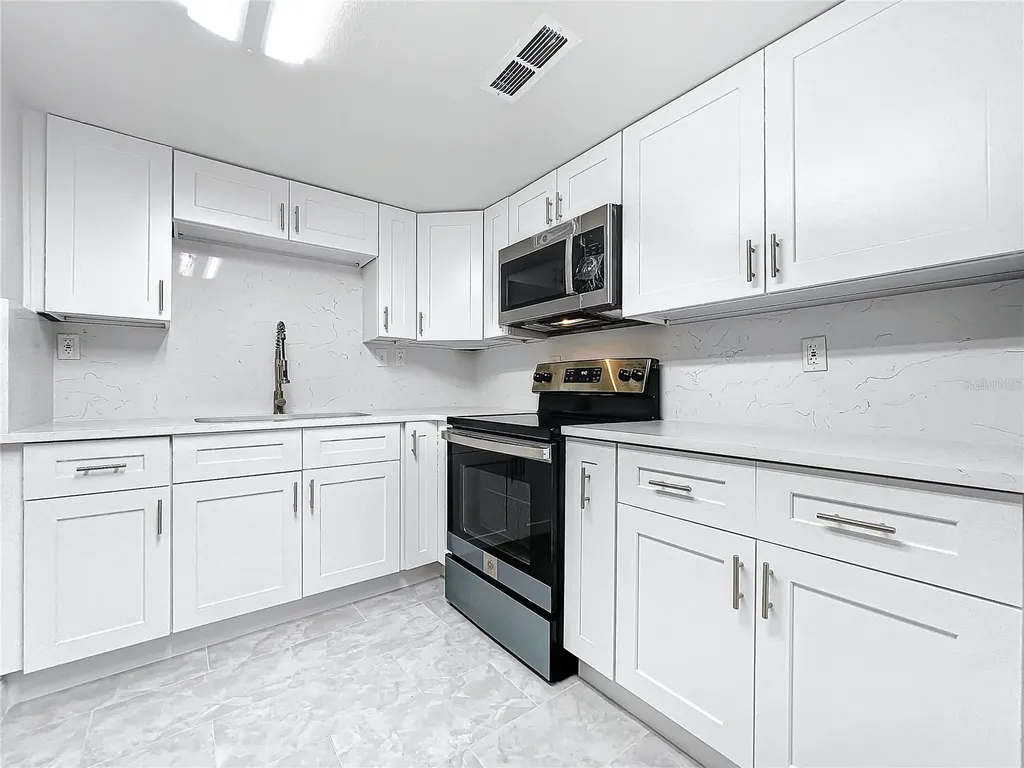 802 Sky Lake Circle Orlando FL 32809