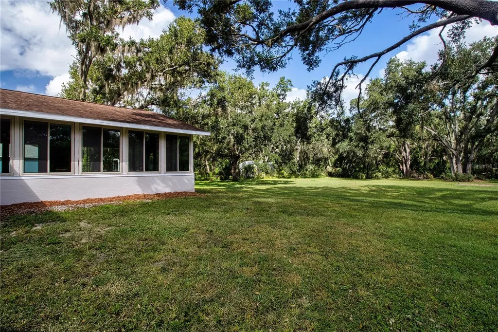 2205 Butch Cassidy Trail Wimauma FL 33598