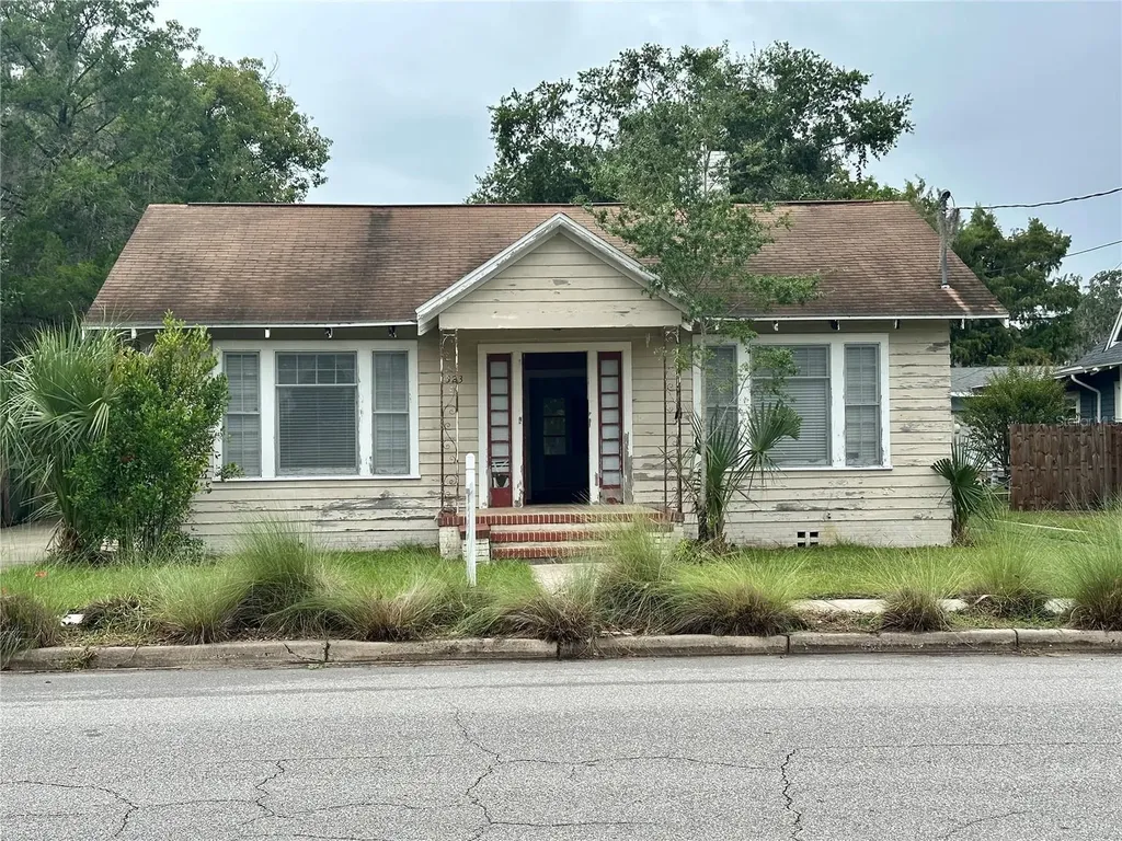323 S 2nd Street Leesburg FL 34748