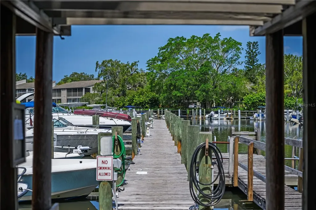 1512 Pelican Cove Road Sarasota FL 34231