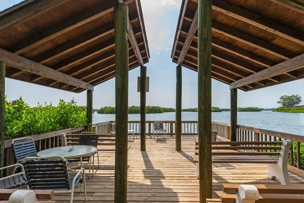 1512 Pelican Cove Road Sarasota FL 34231