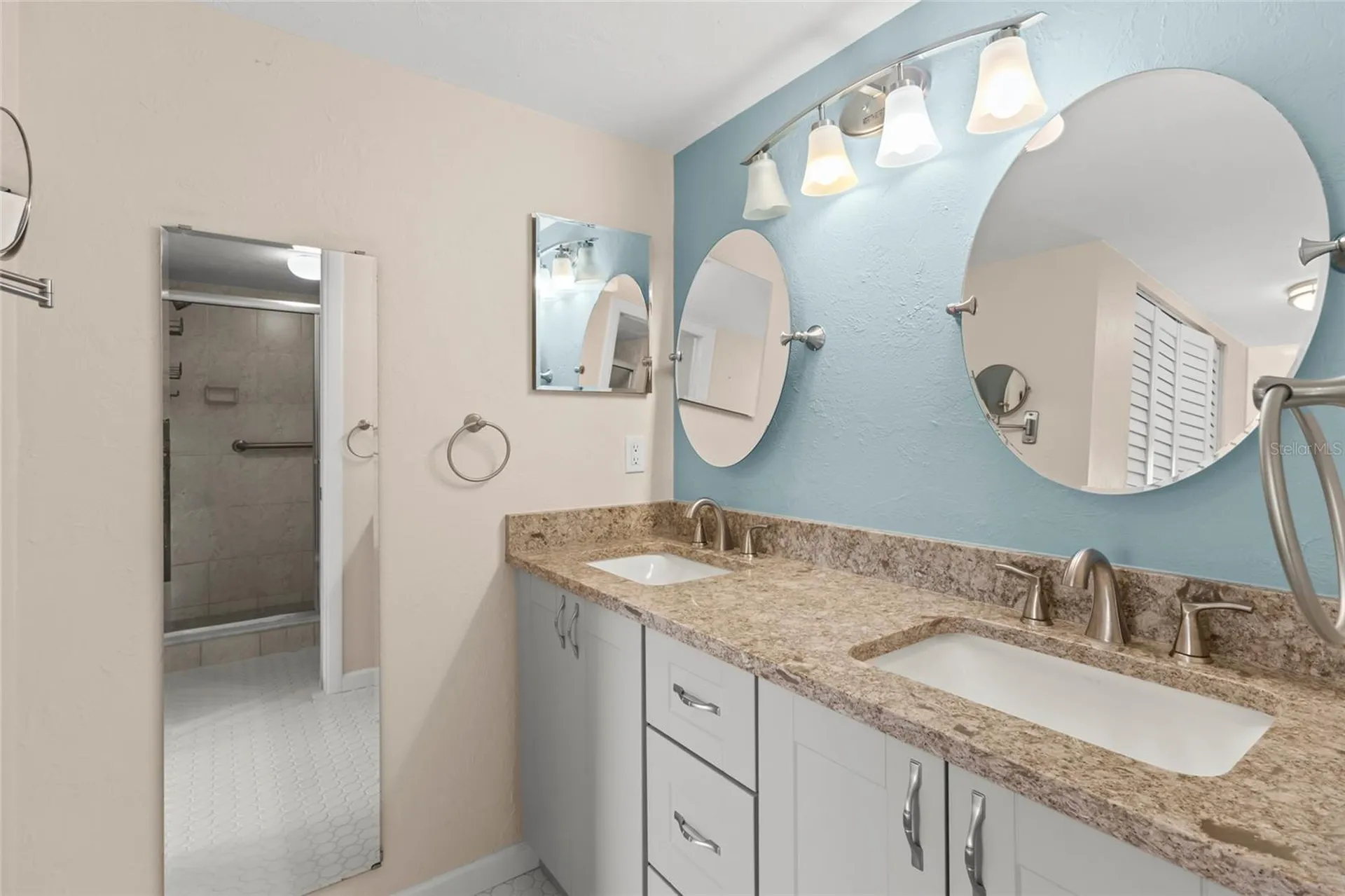 1512 Pelican Cove Road Sarasota FL 34231