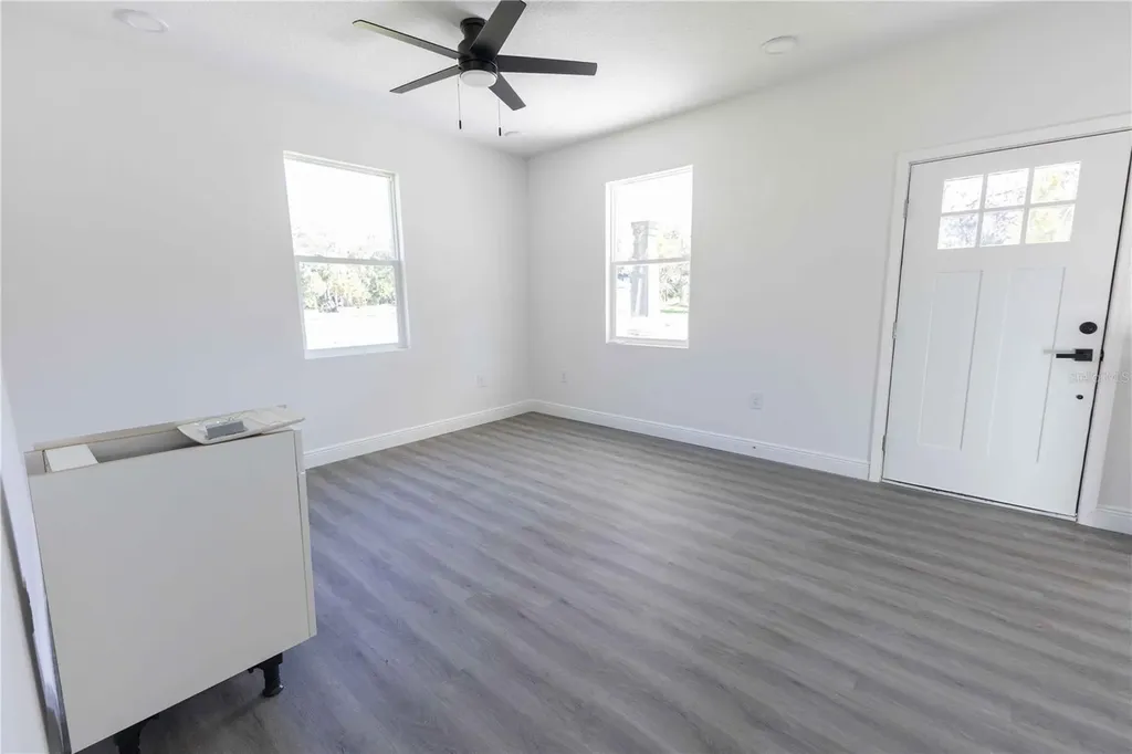 2381 Cr 423 Lake Panasoffkee FL 33538