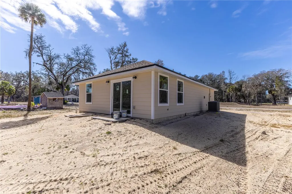 2381 Cr 423 Lake Panasoffkee FL 33538