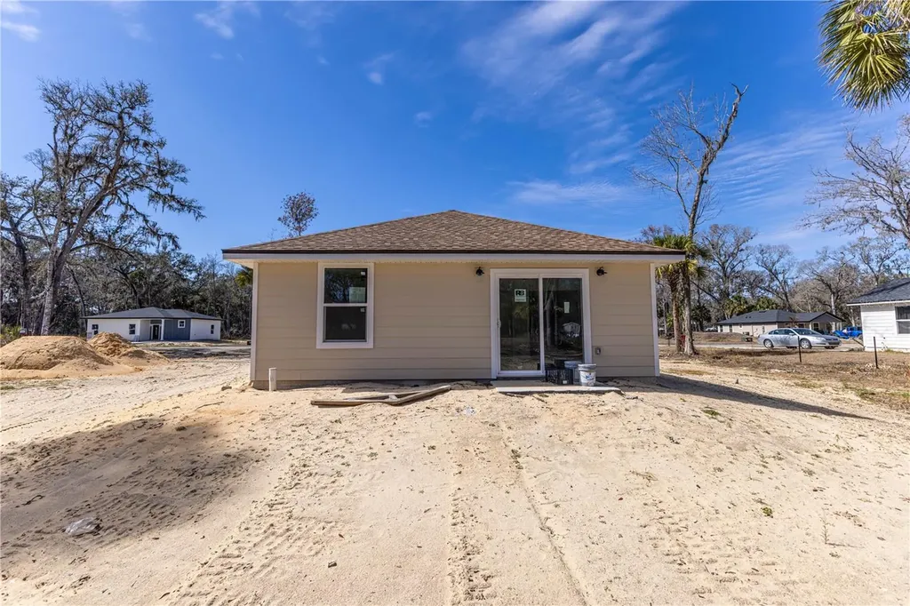 2381 Cr 423 Lake Panasoffkee FL 33538