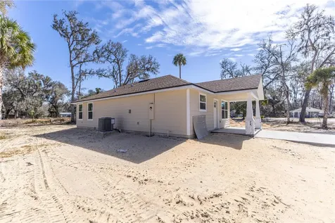 2381 Cr 423 Lake Panasoffkee FL 33538