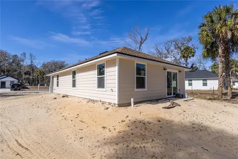 2381 Cr 423 Lake Panasoffkee FL 33538