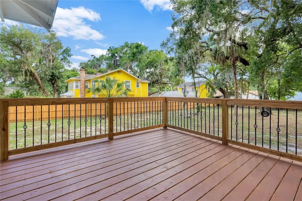 415 S 9th Street Leesburg FL 34748