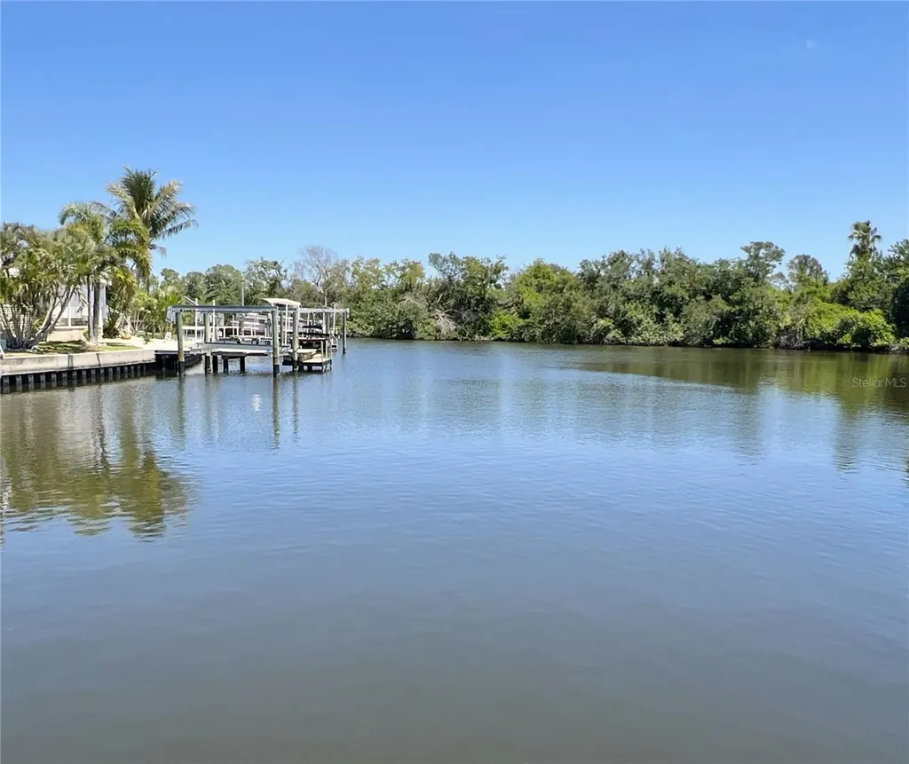 333 Mount Richmond Avenue NE St Petersburg FL 33702