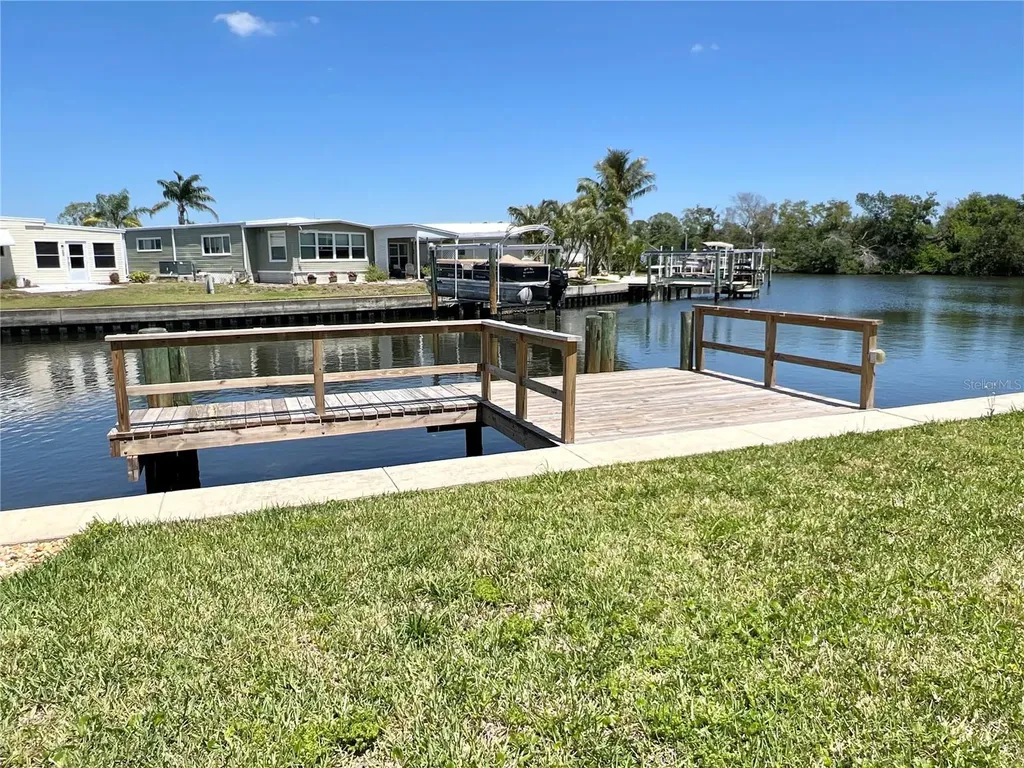 333 Mount Richmond Avenue NE St Petersburg FL 33702