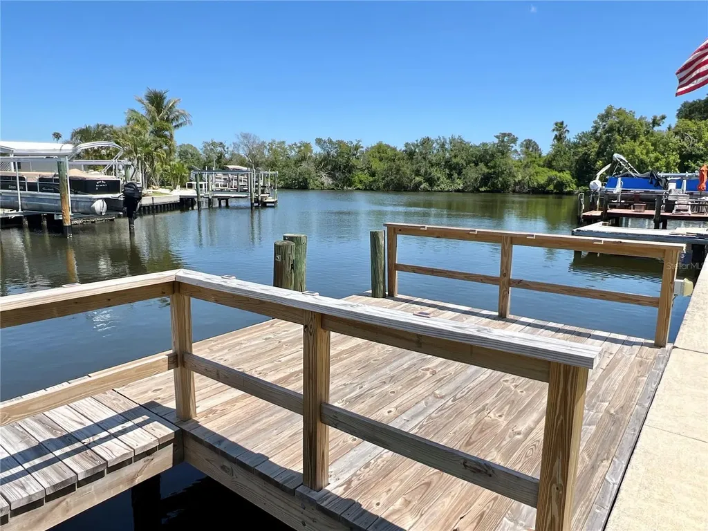 333 Mount Richmond Avenue NE St Petersburg FL 33702