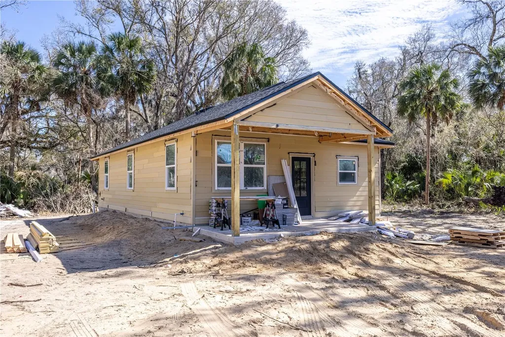 2276 Cr 423 Lake Panasoffkee FL 33538