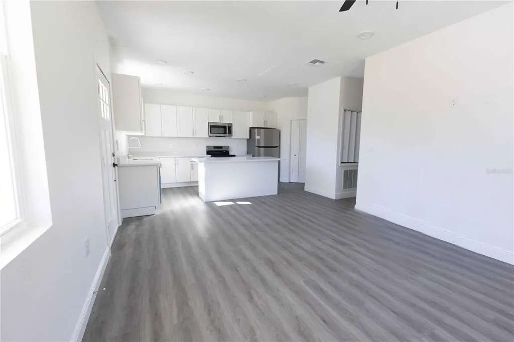 2276 Cr 423 Lake Panasoffkee FL 33538