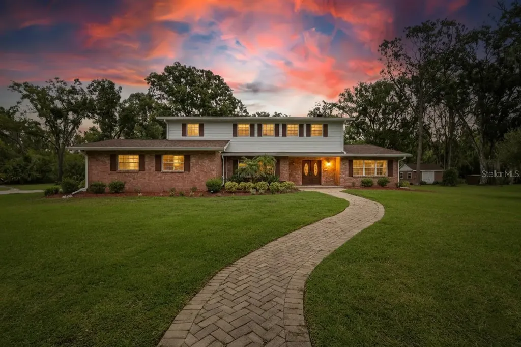 1502 Azalea Street Plant City FL 33563
