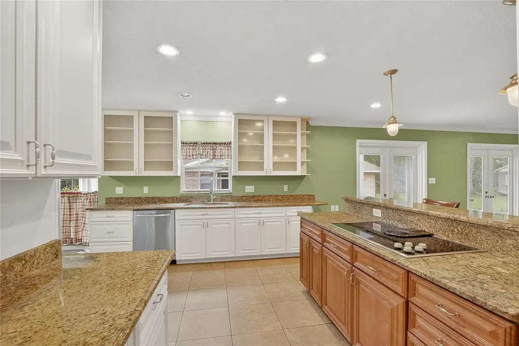 1502 Azalea Street Plant City FL 33563
