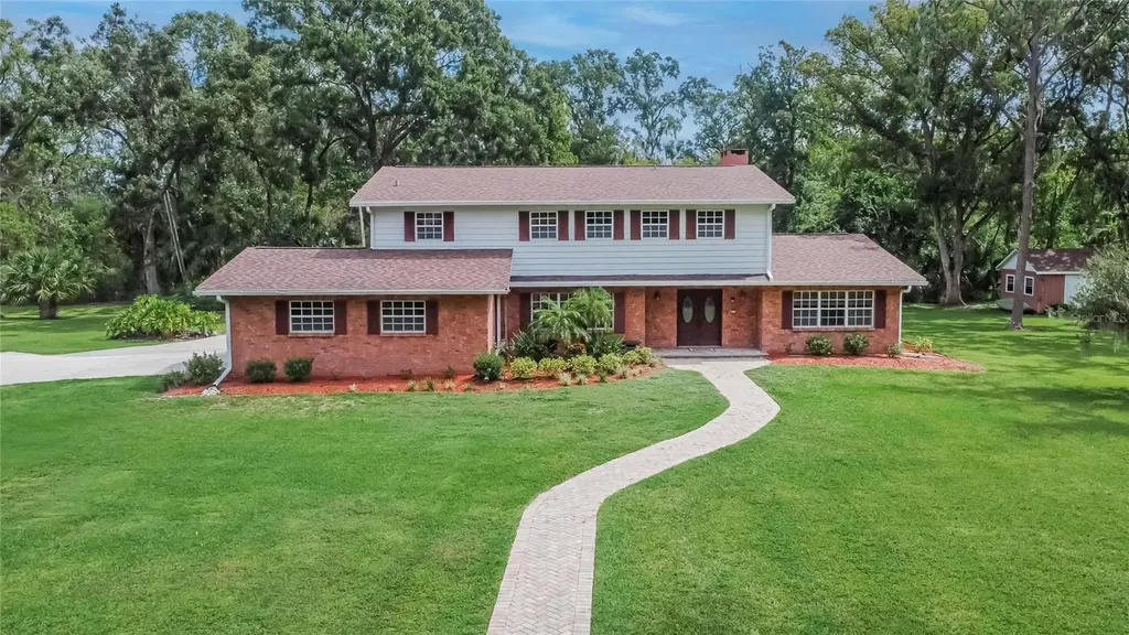 1502 Azalea Street Plant City FL 33563