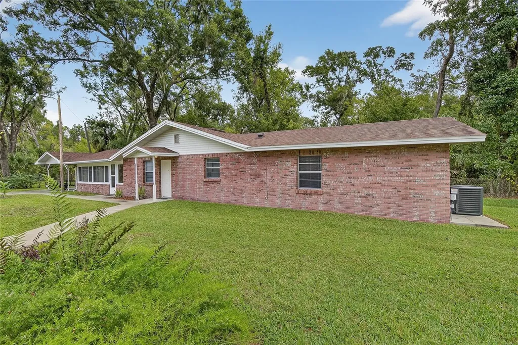 1502 Azalea Street Plant City FL 33563