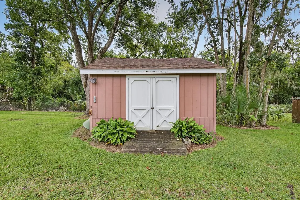 1502 Azalea Street Plant City FL 33563